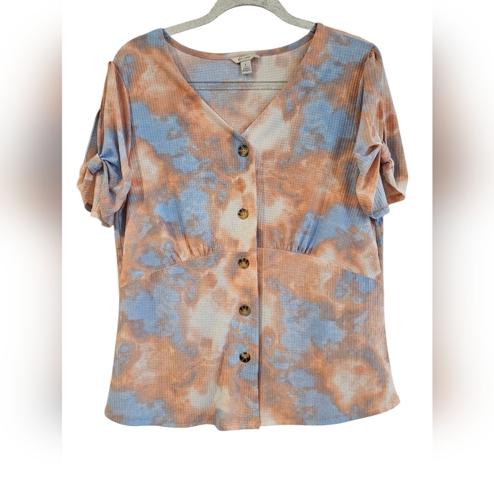 Woman's Vneck button-down tye-dye top